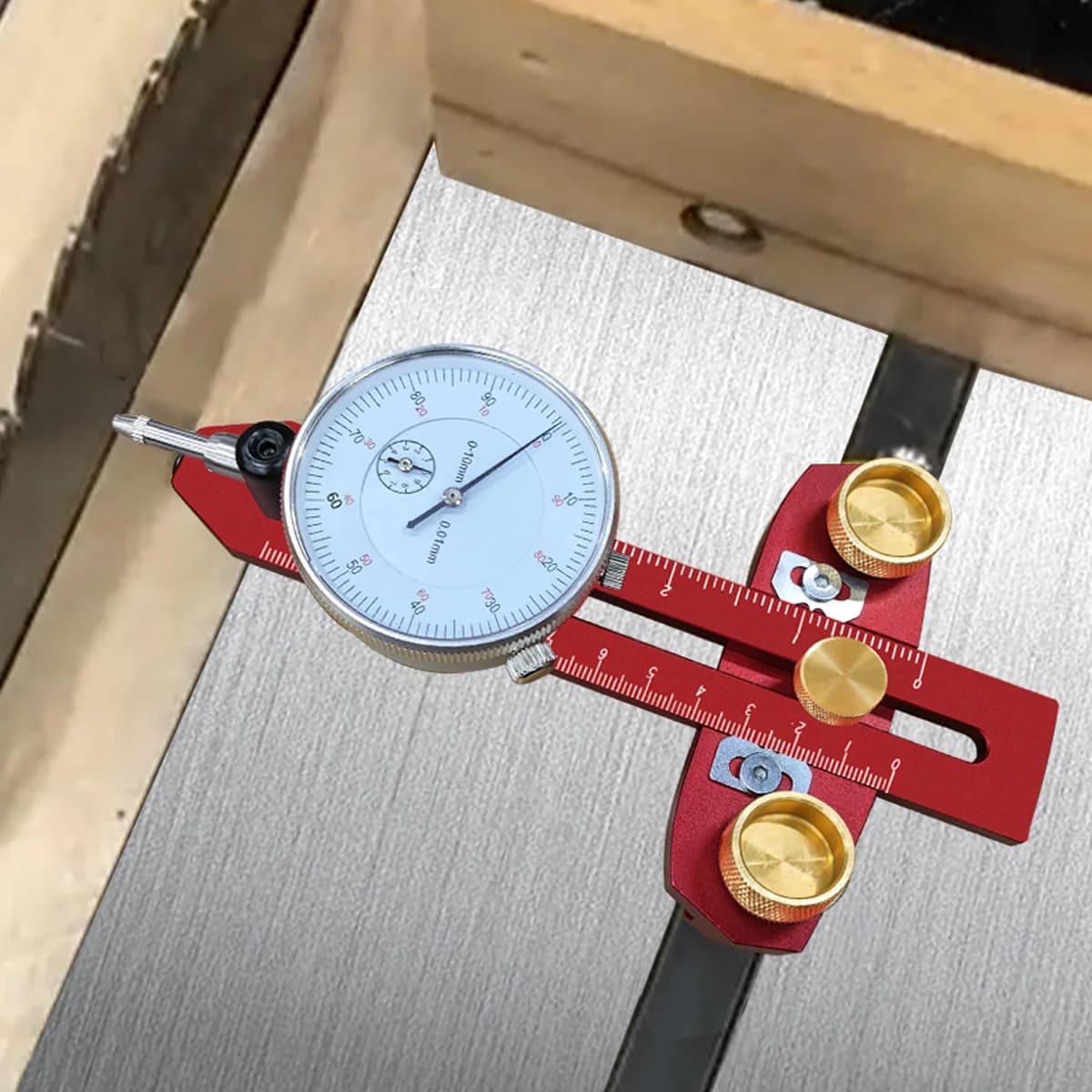 Jig Penentukuran Penyelarasan Gergaji Meja dengan Penunjuk Dial
